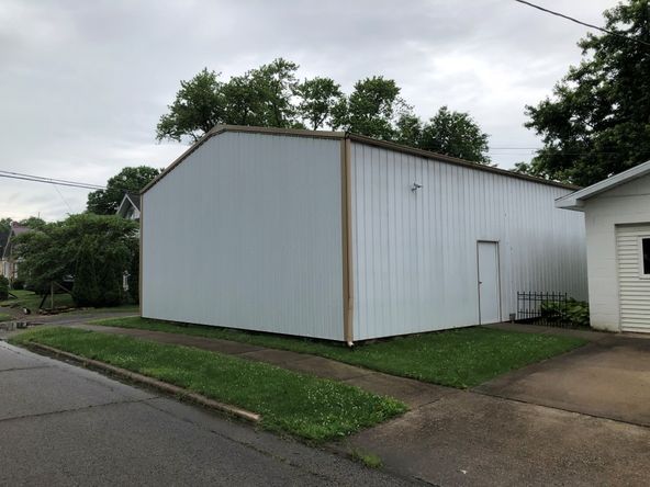 819 S Main St, Harrisburg, IL 62946